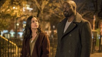 Luke Cage rozwala przeciwników w nowym fragmencie serialu. Mamy też nowe foty!