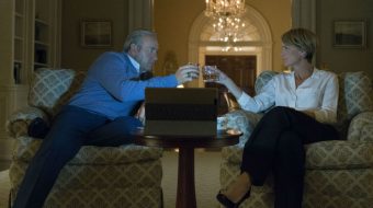 Claire Underwood pokazuje, jak się rządzi strachem. Wiadomość od pierwszej damy z 