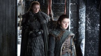 Girl power z Westeros – Maisie Williams i Sophie Turner są świetne w materiałach zza kulis 