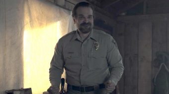 David Harbour tańczy z pingwinami. Tak, dobrze czytacie!