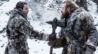 Zalani krwią Tormund i Gendry grają na Nintendo. To zdjęcie zza kulis bitwy o Winterfell jest cudowne!