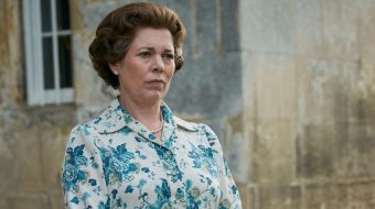 Imelda Staunton jako królowa Elżbieta na zdjęciu z 5. sezonu 