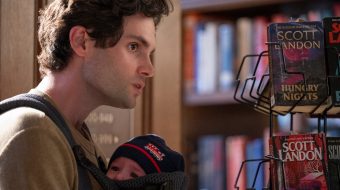 Czy ta pani to matka Joego? Penn Badgley z serialu 