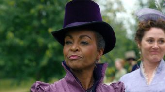 Adjoa Andoh z 