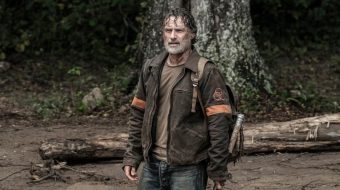 Andrew Lincoln cały we krwi na planie 