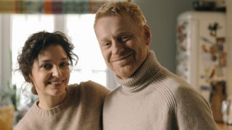 Harlan Coben spotkał się z gwiazdami swoich polskich seriali. Zobaczcie uroczą fotkę rodzinną