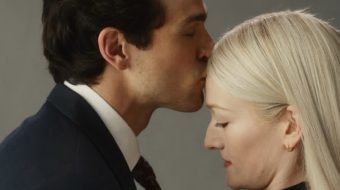 Afera wokół serialu Ryana Murphy’ego trwa. Ostra odpowiedź twórcy i kolejne kontrowersyjne zdjęcia