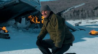 Apple TV+ ma nowy kryminał – zobaczcie zwiastun. Alaska, samolot ze zbrodniarzami i jeden stróż prawa