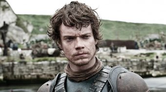 5 newsów na poniedziałek: Nowa rola Alfiego Allena, serial z Joshem Hartnettem, 2. sezon 