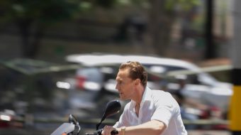 "Nocny recepcjonista" (Fot. BBC)
