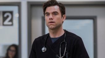 Noah Wyle odsłania kulisy konfliktu dr. Robby’ego i dr. Langdona w 2. sezonie. 